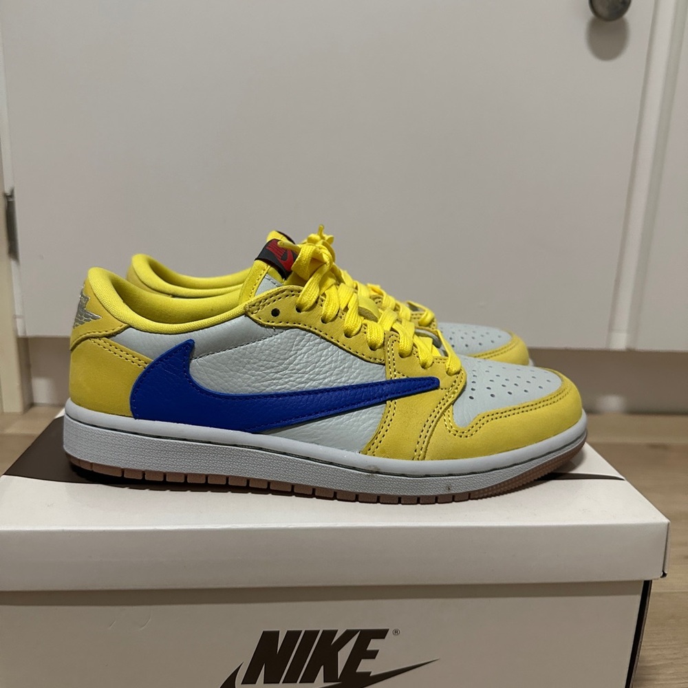 Travis Scott Canary Jordan 1 Retro Low OG Size 6. NEW-NEVER WORN